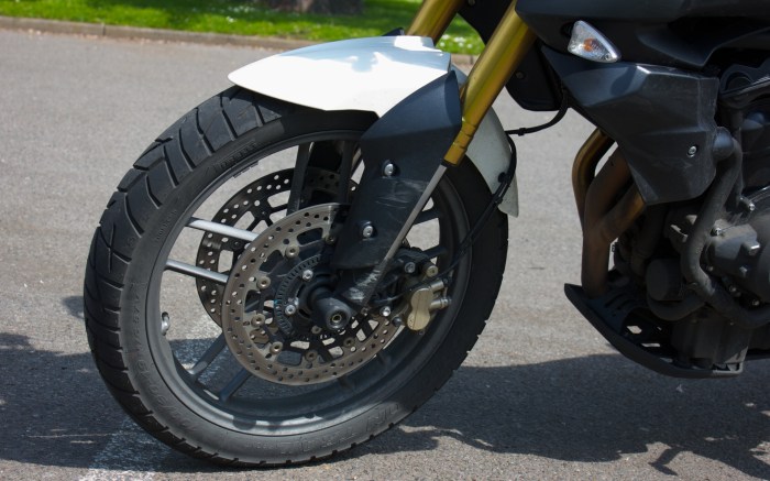 19" alloy wheels manage a good compromise between comfort and handling