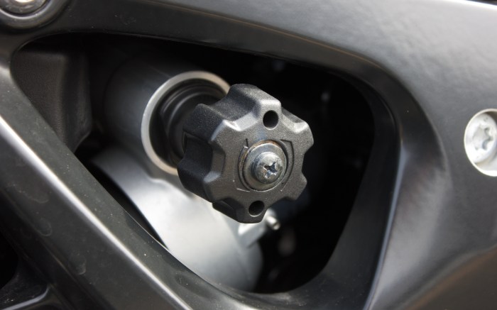 Preload adjuster is present even on ESA equipped models