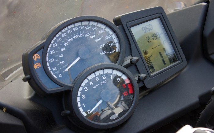 Analogue speedometers do not work well with 150mph bikes