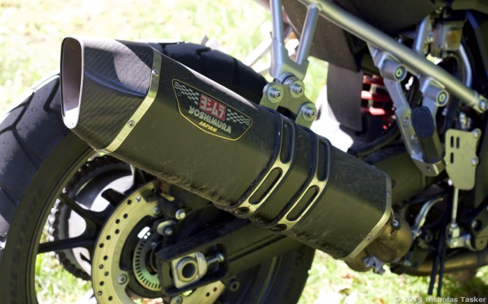Optional Yoshimura exhaust sounds excellent, despite the servo-controlled butterfly valve in the exhaust.