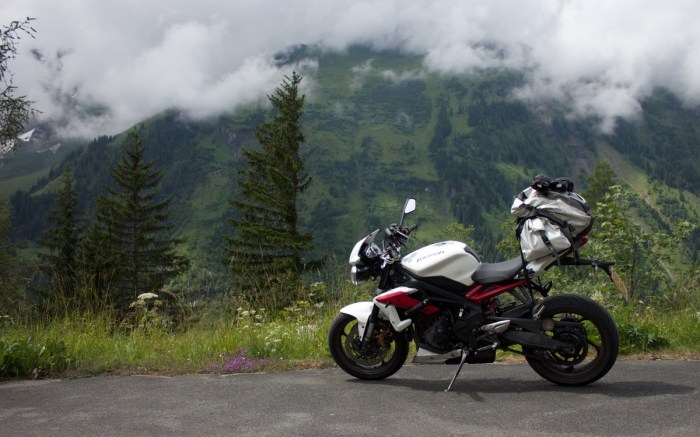 Street Triple Alps